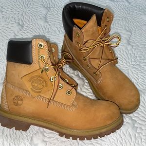 Timberland Boots, 6-inch Premium Wheat Nubuck Women’s Size 7.5 Waterproof Boot